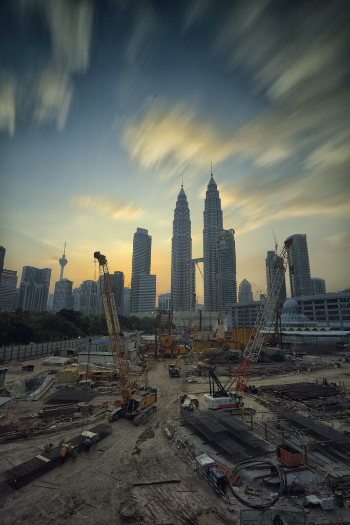 moving to dubai construction