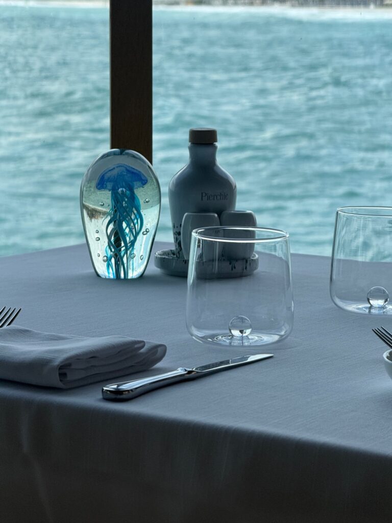 Pierchic Chic Lunch Window Table